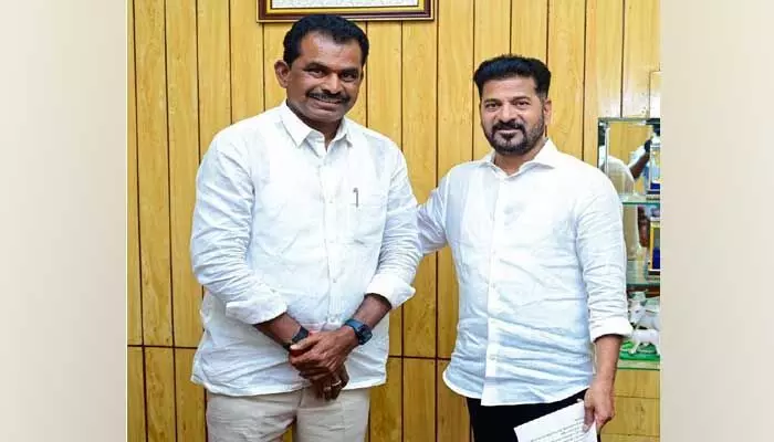 సీఎం రేవంత్ రెడ్డికి నూతన సంవత్సర శుభాకాంక్షలు సీఎం రేవంత్ రెడ్డికి నూతన సంవత్సర శుభాకాంక్షలు