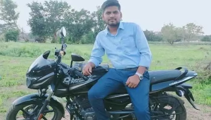 రోడ్డు ప్రమాదం.. చల్మెడ యువకుడు మృతి రోడ్డు ప్రమాదం.. చల్మెడ యువకుడు మృతి