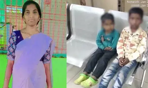 ఆడుకోవాల‌ని పిల్ల‌ల‌కు ఫోన్ ఇచ్చి.. హుస్సేన్ సాగ‌ర్‌లో దూకి తల్లి ఆత్మహత్య