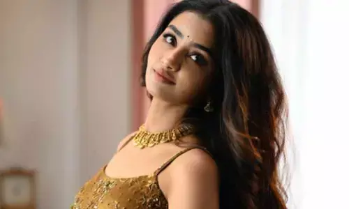 కొత్త సంవత్సరంలో అదిరిపోయే అవుట్ ఫిట్‌లో అనుపమ.. దిష్టి తీయించుకో అంటూ నెటిజన్ల కామెంట్స్