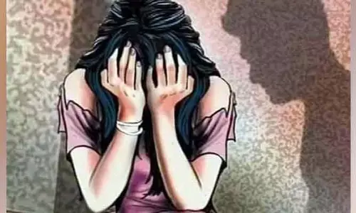 కామాంధుడి కన్ను.. చిన్నారి పై వేధింపులు