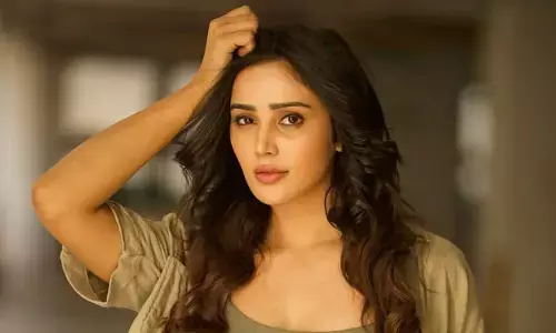 Anaira Gupta :కిర్రాక్ ఫోజులతో కిర్రెక్కిస్తున్న బొద్దుగుమ్మ