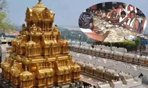 విజయవాడ దుర్గమ్మకు కాసుల వర్షం.. 16 రోజుల్లో రూ. 3.06 కోట్ల ఆదాయం