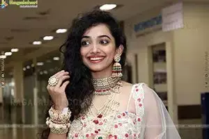 నవీన్ పొలిశెట్టితో ఆ హీరోయిన్ ఐటెమ్ సాంగ్..
