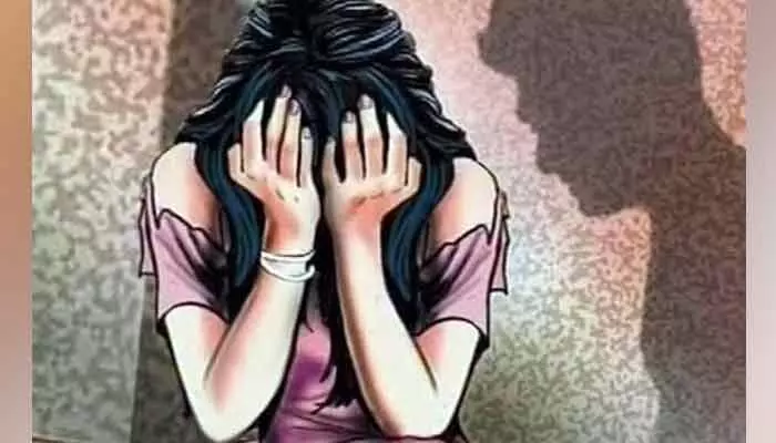 కామాంధుడి కన్ను.. చిన్నారి పై వేధింపులు కామాంధుడి కన్ను.. చిన్నారి పై వేధింపులు