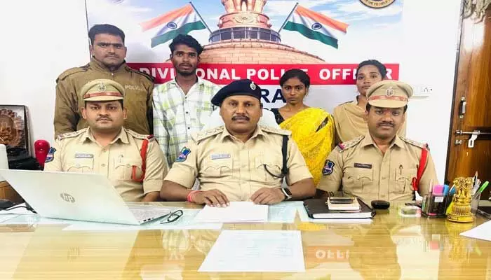 మెదక్ జిల్లాలో దారుణం.. భర్తను మట్టుబెట్టిన భార్య..! మెదక్ జిల్లాలో దారుణం.. భర్తను మట్టుబెట్టిన భార్య..!