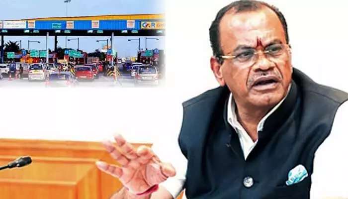 Toll Exemption: మేడారం భక్తులకు టోల్ మినహాయింపు!.. మంత్రి కోమటిరెడ్డి కీలక వ్యాఖ్యలు Toll Exemption: మేడారం భక్తులకు టోల్ మినహాయింపు!.. మంత్రి కోమటిరెడ్డి కీలక వ్యాఖ్యలు