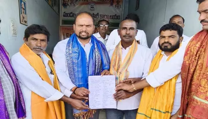 ఉప సర్పంచ్ ల సంఘం అధ్యక్షుడిగా బస్నమోని శ్రీను ముదిరాజ్ ఉప సర్పంచ్ ల సంఘం అధ్యక్షుడిగా బస్నమోని శ్రీను ముదిరాజ్