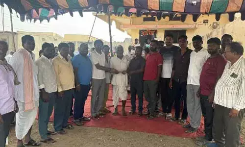 మృతురాలి కుటుంబానికి ఆర్థిక సాయం..