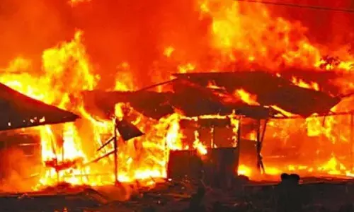సినిమా తరహాలో గ్రామంపై దుండగుల కాల్పులు.. 37 మంది మృతి