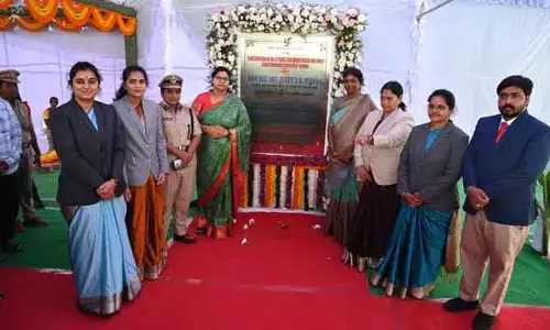 కోర్టు భవనాల నిర్మాణం పూర్తిచేసి న్యాయ సేవలు విస్తరించాలి