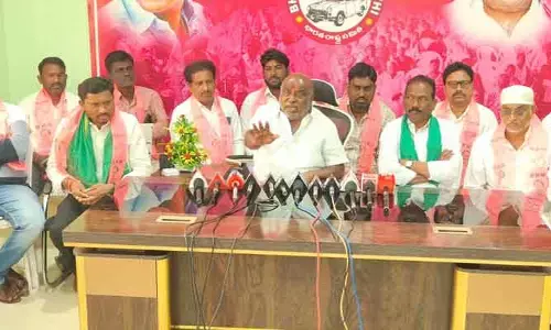 సీఎం రేవంత్ రెడ్డి పర్యటన అడ్డుకుంటాం : మాజీ మంత్రి జోగు రామన్న