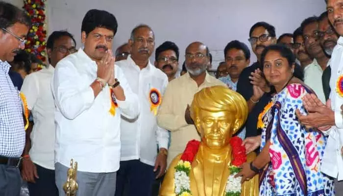 బీసీ ఉద్యోగులకు మంత్రి కీలక పిలుపు బీసీ ఉద్యోగులకు మంత్రి కీలక పిలుపు