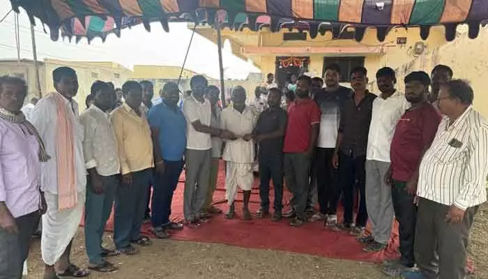మృతురాలి కుటుంబానికి ఆర్థిక సాయం.. మృతురాలి కుటుంబానికి ఆర్థిక సాయం..