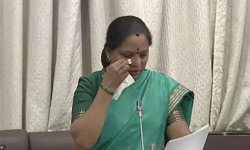 kavitha: నా పిల్లల మీద ఒట్టు..  బీఆర్ఎస్‍లో జరిగింది చెప్పుకుంటూ మండలిలో ఏడ్చేసిన కవిత