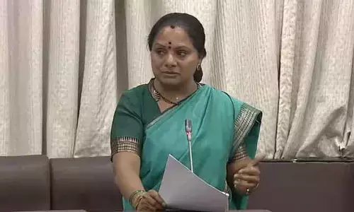 మండలిలో నేరుగా రాజీనామా పత్రాన్ని అందజేసిన కవిత