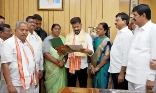 సీఎం రేవంత్ రెడ్డి, డిప్యూటీ సీఎం భట్టి విక్రమార్కకు మేడారం మహా జాతర ఆహ్వానం