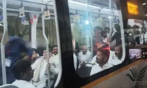 పూలే సినిమా చూసేందుకు ఆర్టీసీ బస్సెక్కిన సీఎం రేవంత్, మంత్రులు