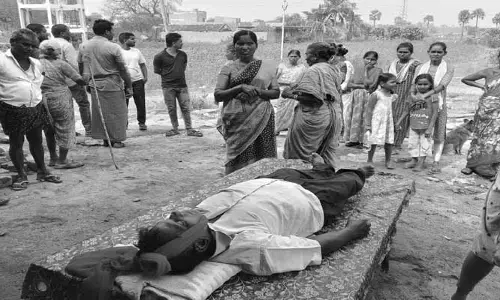 భూ వివాదంలో గుండెపోటుతో రైతు మృతి