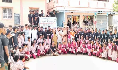ప్లాస్టిక్ వద్దు.. వస్త్ర సంచులు ముద్దు