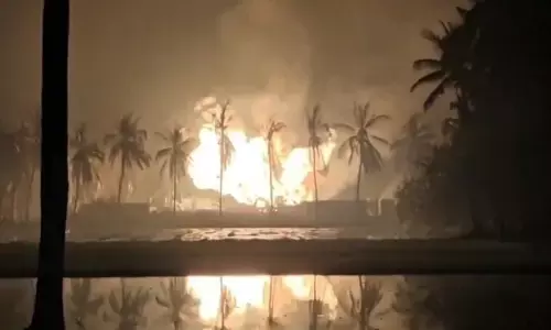 Konaseema: కోనసీమలో ఇంకా ఆరని మంటలు.. కొనసాగుతున్న గ్యాస్ లీకేజీ
