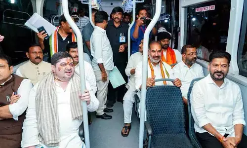 బస్సులో వెళ్లి సినిమా చూసిన CM రేవంత్, మంత్రులు