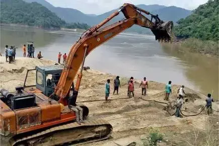 చెరువు పూడ్చివేత! చెరువు పూడ్చివేత!