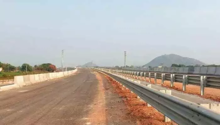 డీబీఎల్ దోపిడీ.. అనుమతులు లేకుండా అక్రమంగా మట్టి తరలింపు డీబీఎల్ దోపిడీ.. అనుమతులు లేకుండా అక్రమంగా మట్టి తరలింపు
