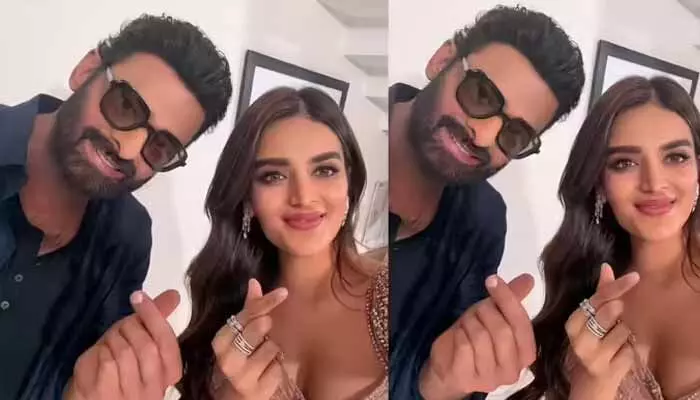 ఇది AI కాదు అంటూ ప్రభాస్తో ఉన్న ఫొటో షేర్ చేసిన నిధి.. ఆందోళనలో ఫ్యాన్స్ ఇది AI కాదు అంటూ ప్రభాస్తో ఉన్న ఫొటో షేర్ చేసిన నిధి.. ఆందోళనలో ఫ్యాన్స్