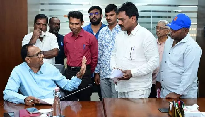 Hydra Prajavani: 200 ఏళ్ల నాటి చింతబాయి కబ్జా.. హైడ్రా ప్రజావాణికి 32 ఫిర్యాదులు Hydra Prajavani: 200 ఏళ్ల నాటి చింతబాయి కబ్జా.. హైడ్రా ప్రజావాణికి 32 ఫిర్యాదులు