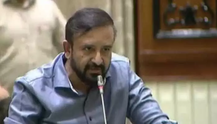 ప్రభుత్వ బస్సే మాకు ఆధారం.. 10 కొత్త బస్సులు ఇవ్వండి : ఎమ్మెల్యే మదన్ మోహన్ ప్రభుత్వ బస్సే మాకు ఆధారం.. 10 కొత్త బస్సులు ఇవ్వండి : ఎమ్మెల్యే మదన్ మోహన్