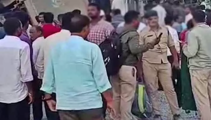 ఉంగరాల స్వామి మృతి.. రోడ్డెక్కిన బాధితులు ఉంగరాల స్వామి మృతి.. రోడ్డెక్కిన బాధితులు