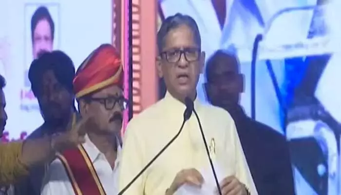 ఇంగ్లీష్ మాట్లాడితేనే గొప్పకాదు : జస్టిస్ ఎన్వీ రమణ ఇంగ్లీష్ మాట్లాడితేనే గొప్పకాదు : జస్టిస్ ఎన్వీ రమణ