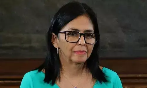 వెనిజులా తాత్కాలిక అధ్యక్షురాలిగా డెల్సీ రోడ్రిగ్జ్ ప్రమాణ స్వీకారం