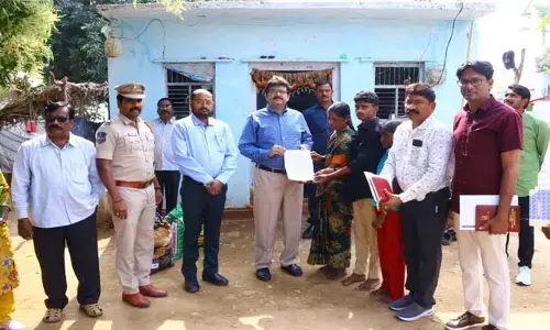 దత్తత‌ విద్యార్థికి ఇంటి పట్టా అందజేసిన  క‌లెక్ట‌ర్