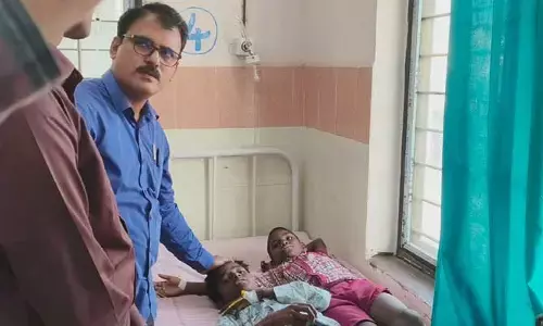 మధ్యాహ్నం భోజనం వికటించి 8 మంది విద్యార్థులకు అస్వస్థత