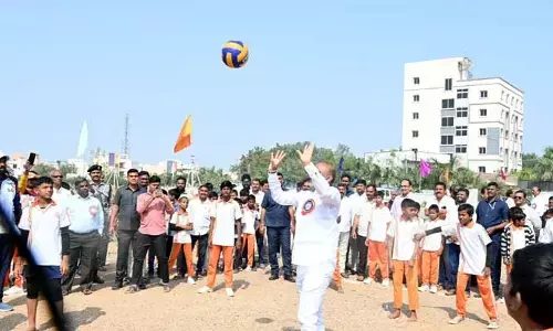 వాలీబాల్ ఆడిన బండి సంజయ్