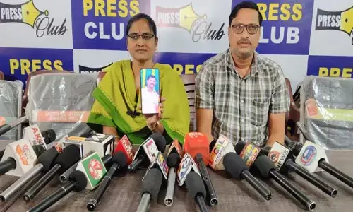 ఉపాధ్యాయ వృత్తికి మచ్చ..విద్యార్థినితో ప్రేమ.. ఆపై పెళ్లి..!