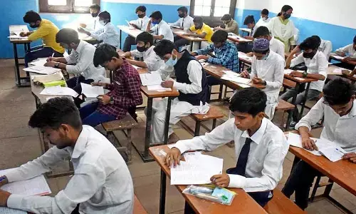 టెన్త్ సప్లిమెంటరీ రాస్తున్నారా..? ఇంగ్లీష్ పరీక్ష తేదీ మార్పు