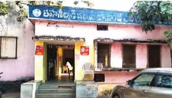బతికుండగానే చంపారు.. చనిపోయాక రిజిస్ట్రేషన్ చేశారు బతికుండగానే చంపారు.. చనిపోయాక రిజిస్ట్రేషన్ చేశారు