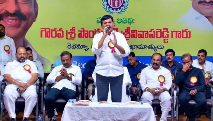 TG: రెవెన్యూ ఉద్యోగులకు మంత్రి పొంగులేటి గుడ్ న్యూస్ TG: రెవెన్యూ ఉద్యోగులకు మంత్రి పొంగులేటి గుడ్ న్యూస్