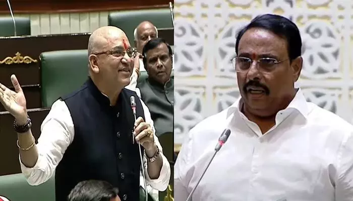 అసెంబ్లీ లాబీలో రాజకీయ సరదా.. ‘హోం మంత్రి నేనే’ అన్న రాకేశ్ రెడ్డికి దానం కౌంటర్ అసెంబ్లీ లాబీలో రాజకీయ సరదా.. ‘హోం మంత్రి నేనే’ అన్న రాకేశ్ రెడ్డికి దానం కౌంటర్