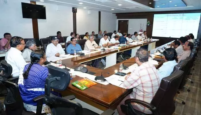 వేసవిలో ఎక్కడా కూడా తాగునీటి సమస్య రాకుండా చూడాలి : మంత్రి సీతక్క వేసవిలో ఎక్కడా కూడా తాగునీటి సమస్య రాకుండా చూడాలి : మంత్రి సీతక్క