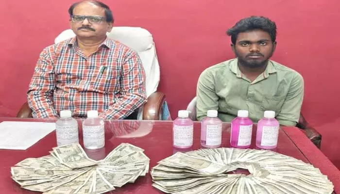 లంచం తీసుకుంటూ ఏసీబీకి చిక్కిన నాగిరెడ్డిపేట తహశీల్దార్ లంచం తీసుకుంటూ ఏసీబీకి చిక్కిన నాగిరెడ్డిపేట తహశీల్దార్