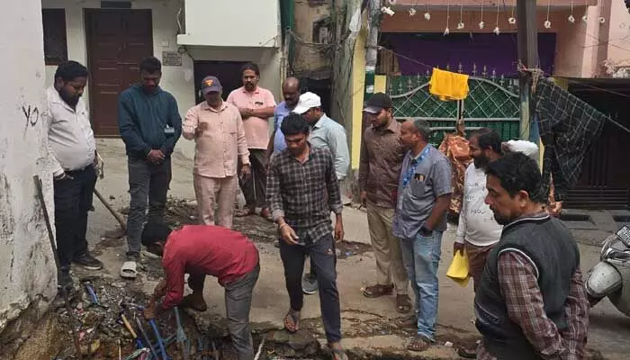 HYD: షాకింగ్ ఘటన.. 19 మంది అక్రమ నల్లా కనెక్షన్ దారులపై క్రిమినల్ కేసులు HYD: షాకింగ్ ఘటన.. 19 మంది అక్రమ నల్లా కనెక్షన్ దారులపై క్రిమినల్ కేసులు