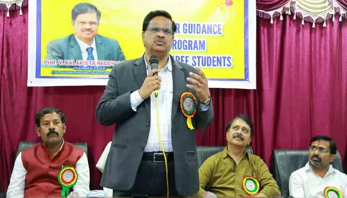 కోర్సుతో సంబంధం లేకుండా టెక్నాలజీని సద్వినియోగం చేసుకోవాలి : ఉన్నత విద్యాశాఖ కౌన్సిల్ చైర్మన్ బాలకృష్ణారెడ్డి కోర్సుతో సంబంధం లేకుండా టెక్నాలజీని సద్వినియోగం చేసుకోవాలి : ఉన్నత విద్యాశాఖ కౌన్సిల్ చైర్మన్ బాలకృష్ణారెడ్డి