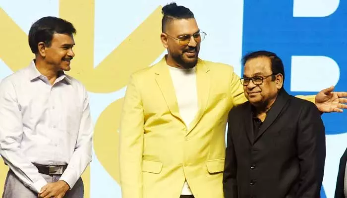 హైదరాబాద్లో మాజీ క్రికెటర్ యువరాజ్ సింగ్ సందడి హైదరాబాద్లో మాజీ క్రికెటర్ యువరాజ్ సింగ్ సందడి