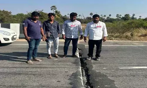 నాణ్య‌త లోపంతో కుంగిన 365బీ హైవే రోడ్డు