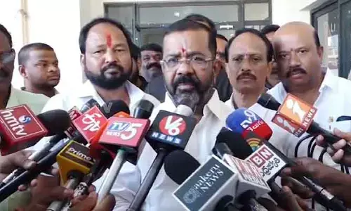 మళ్లీ వరంగల్‌కు వస్తే చెప్పులతో కొట్టిస్తా..కేటీఆర్‌‌కు ఎమ్మెల్యే నాయిని మాస్ వార్నింగ్
