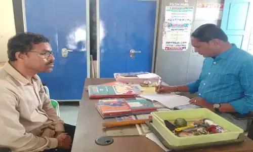 విధుల‌కు  ప్ర‌ధానోపాధ్యాయుడు డుమ్మా.. డీఈవో త‌నిఖీలో వెలుగులోకి..!